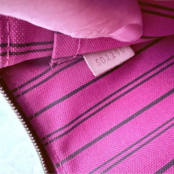 FINAL PRICE DROP!!! Authentic Louis Vuitton Monogram Wristlet - Picture 8 of 11